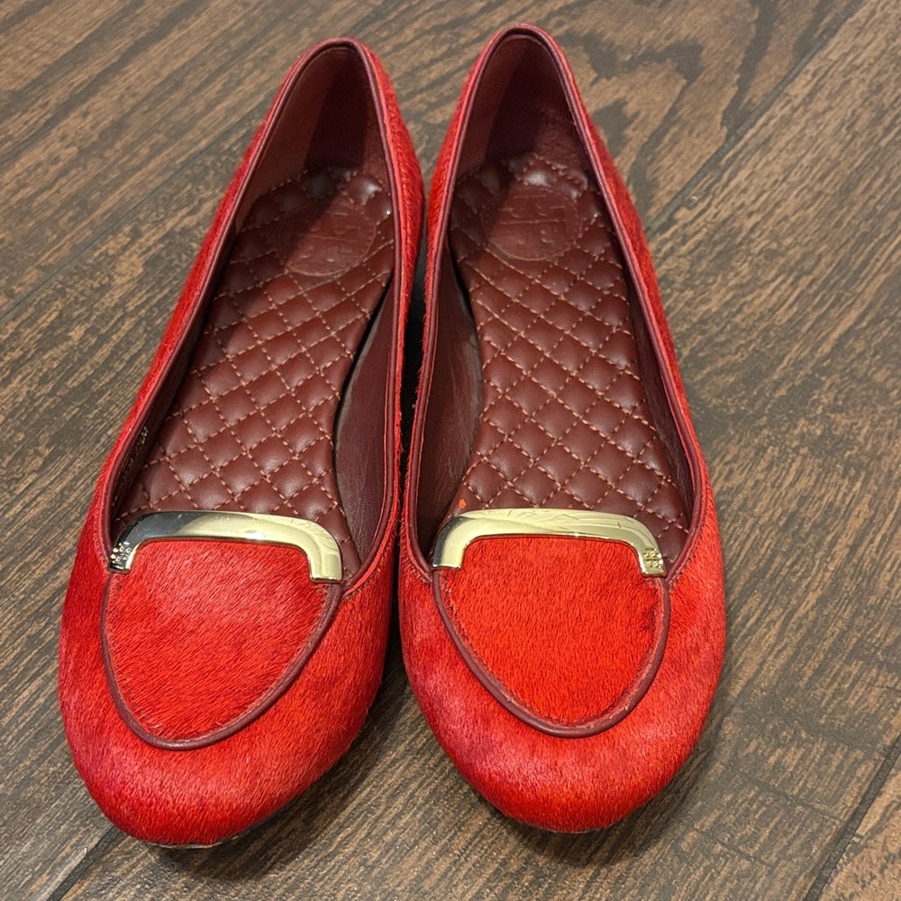 Red Women's Slip-On Loafers with Gold Accent Tory Burch Calfhair Sz 7.5 M